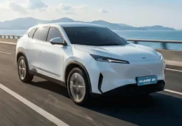 دونج فينج MAGE EV الكهربائية بواجهة أمامية مغلقة ومصابيح LED رفيعة